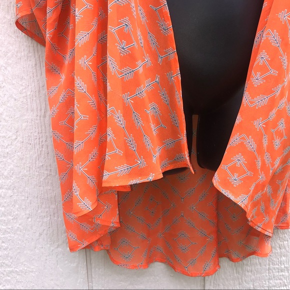 ❄️3/$18❄️ LulaRoe | Lindsay Arrow Kimono | M - Picture 5 of 8
